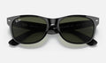 Ray-Ban RB2132 New Wayfarer Noir de face, branches fermées