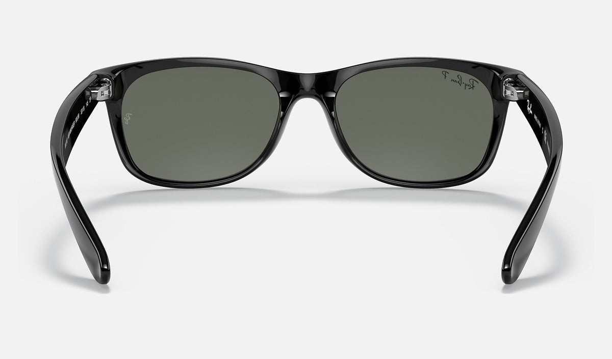 Ray-Ban RB2132 New Wayfarer Noir polarisé de dos