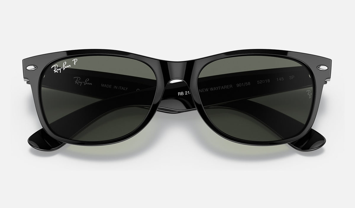 Ray-Ban RB2132 New Wayfarer Noir polarisé de face, branches fermées