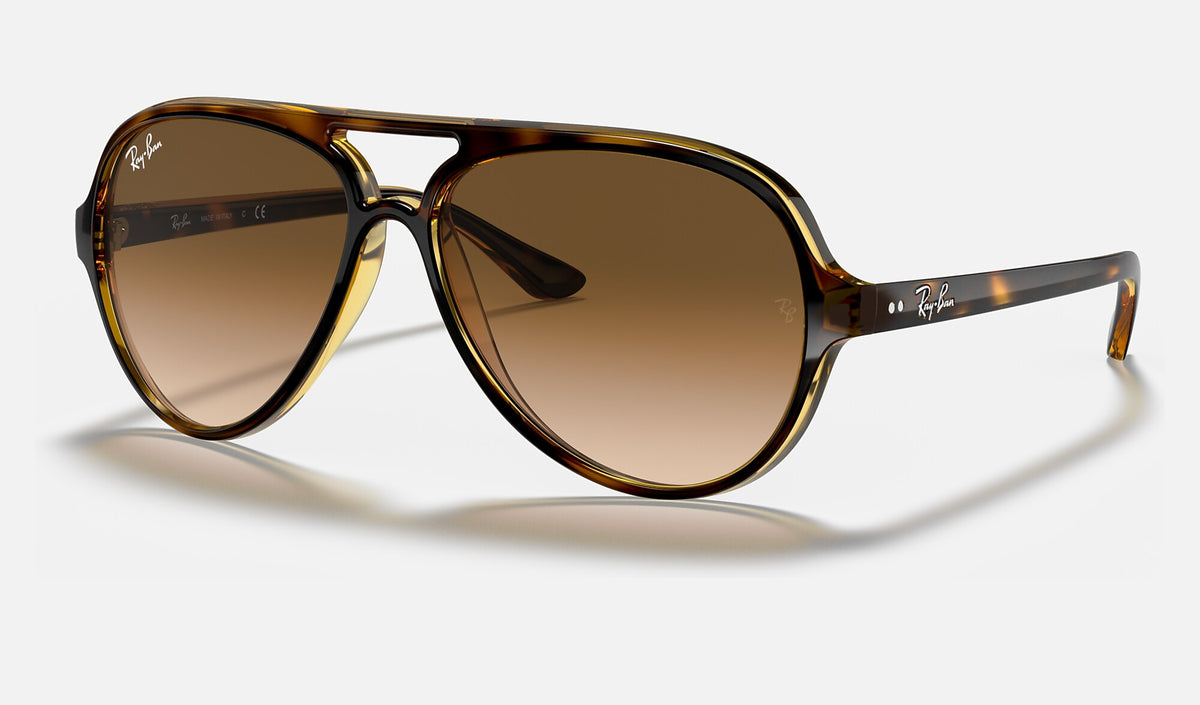 Ray-Ban RB4125 Cats 5000 Havane clair de trois-quarts