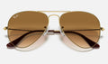 Ray-Ban RB3025 Aviator Large Metal Doré verres marron dégradés de face, branches fermées