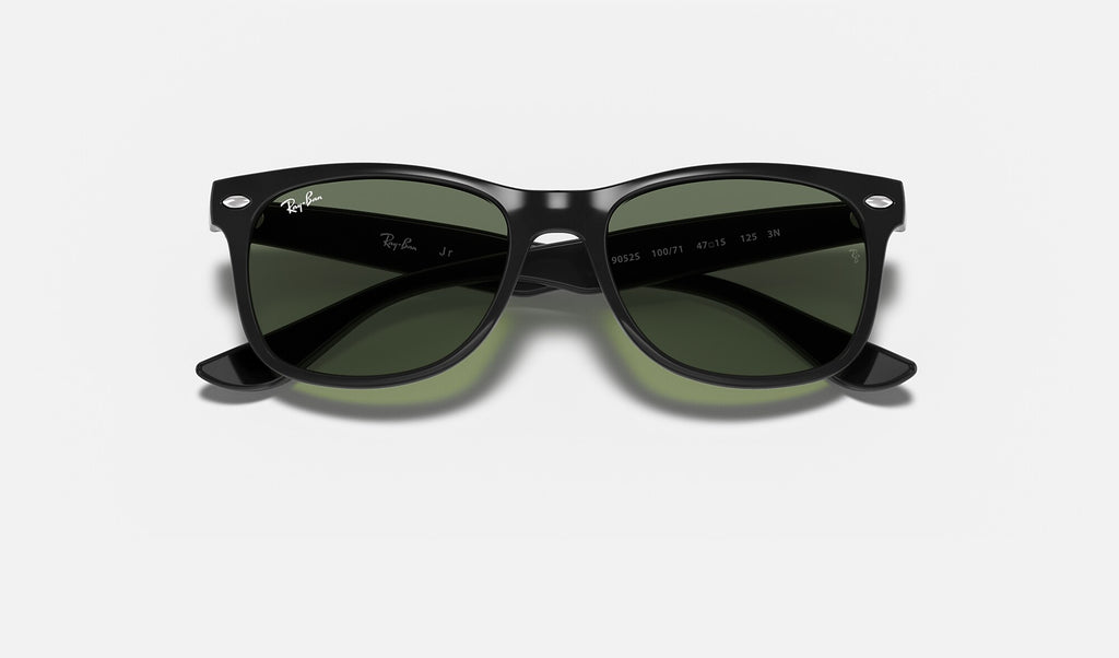 Ray-Ban RJ9052S Junior New Wayfarer Noir de face, branches fermées