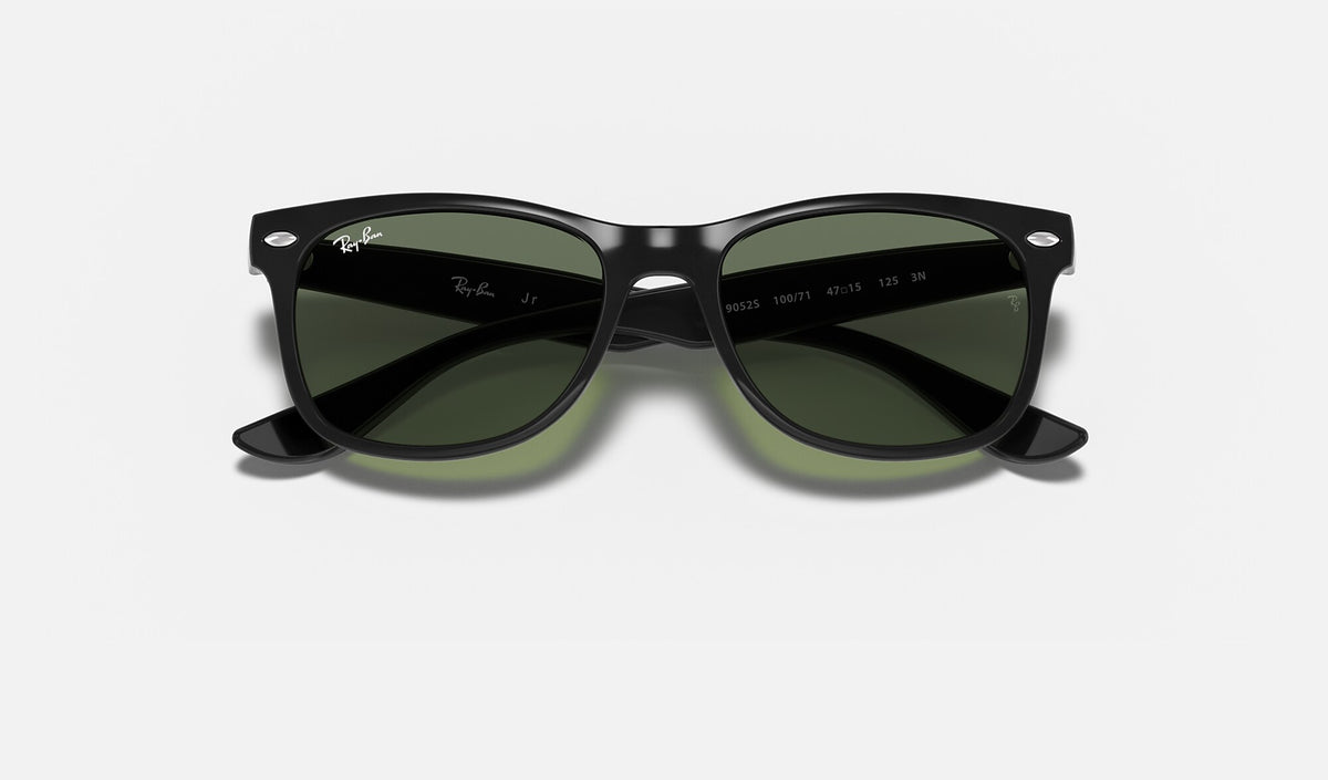 Ray-Ban RJ9052S Junior New Wayfarer Noir de face, branches fermées