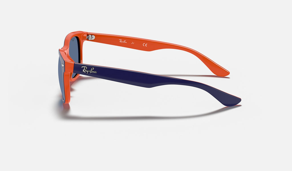 Ray-Ban RJ9052S Junior New Wayfarer Bleu et orange de profil