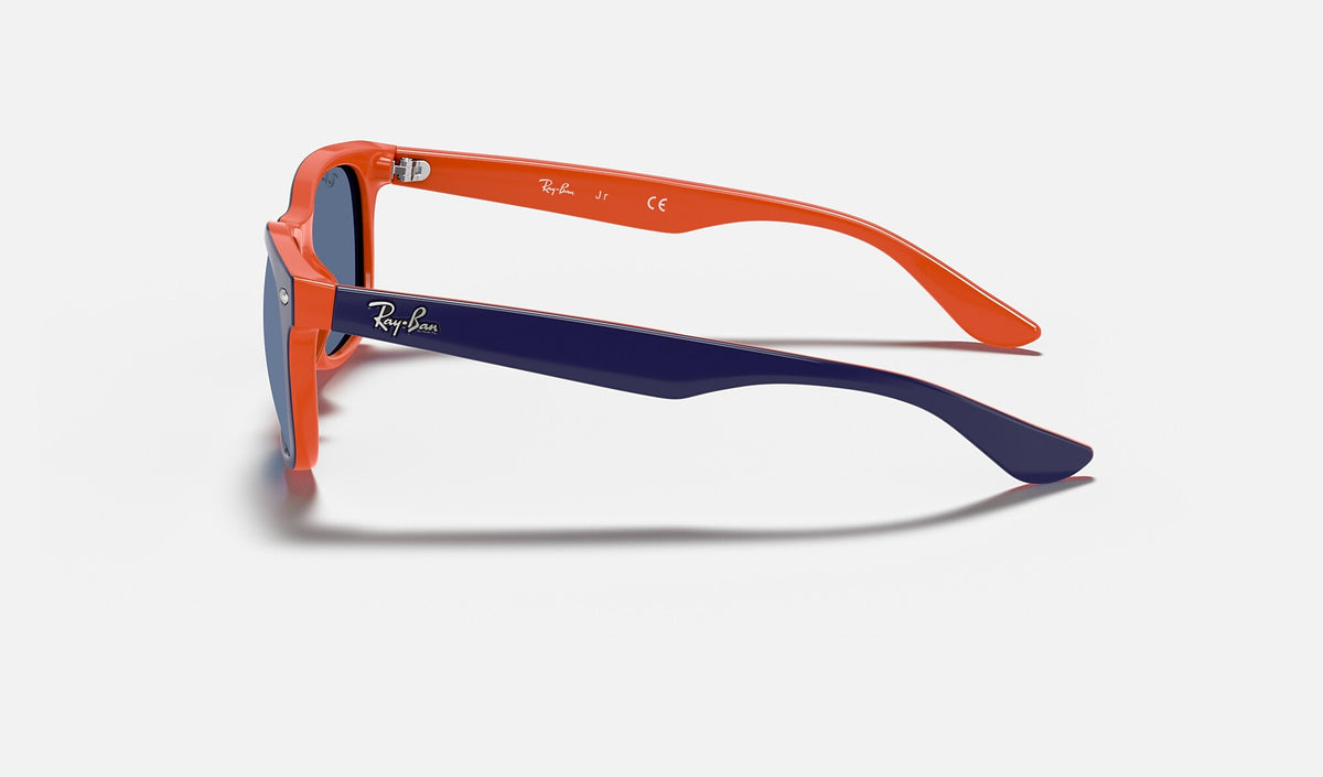 Ray-Ban RJ9052S Junior New Wayfarer Bleu et orange de profil
