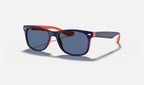 Ray-Ban RJ9052S Junior New Wayfarer Bleu et orange de trois-quarts