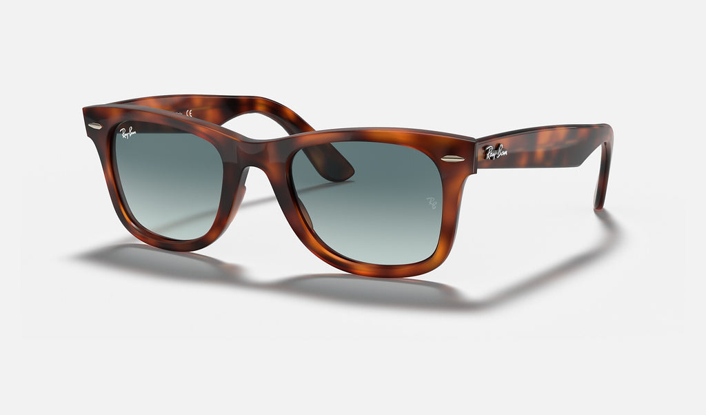 Ray-Ban RB4340 Wayfarer Havane rouge de trois-quarts