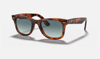 Ray-Ban RB4340 Wayfarer Havane rouge de trois-quarts