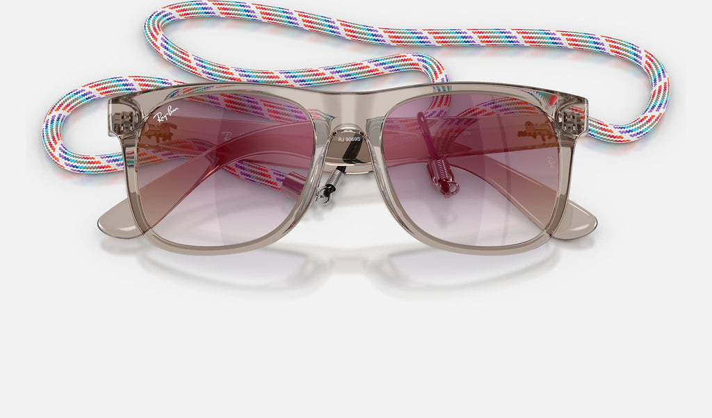 Ray-Ban RJ9069S Junior Justin Gris transparent de face, branches fermées