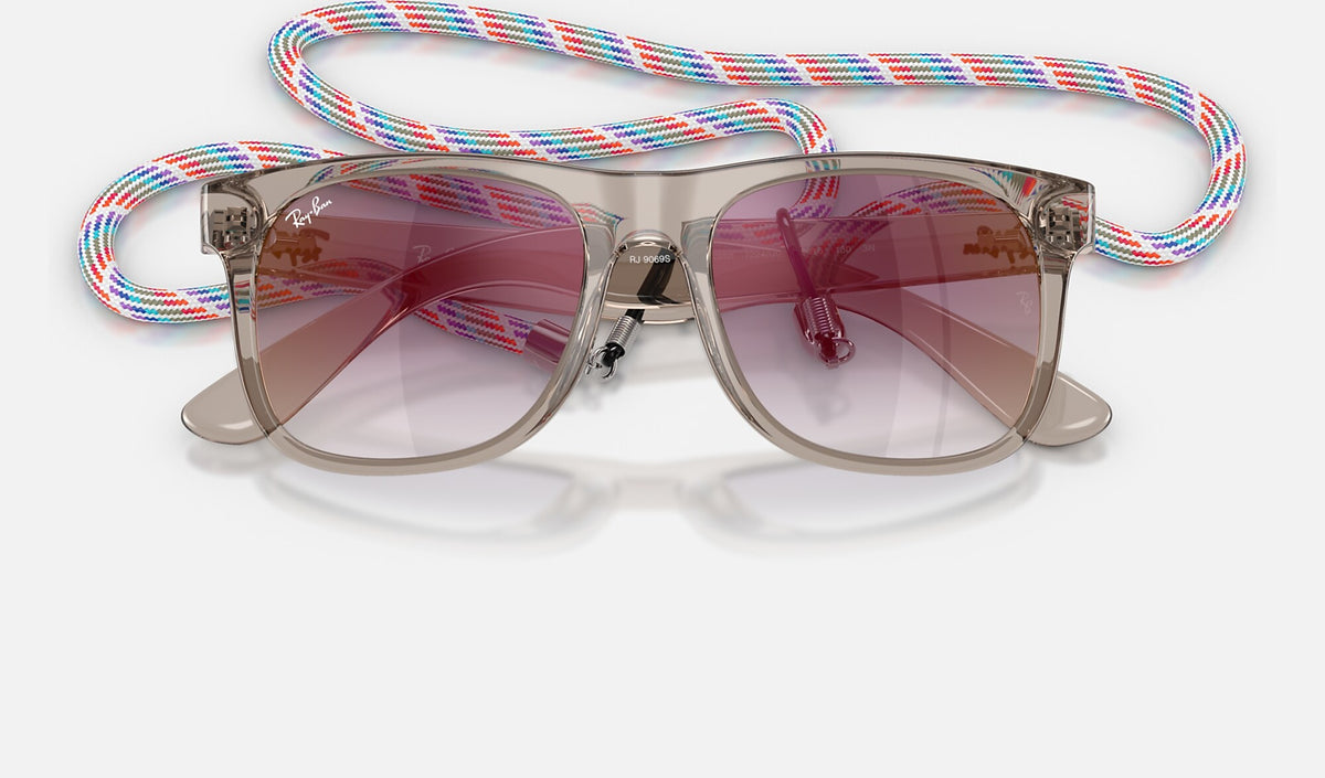 Ray-Ban RJ9069S Junior Justin Gris transparent de face, branches fermées